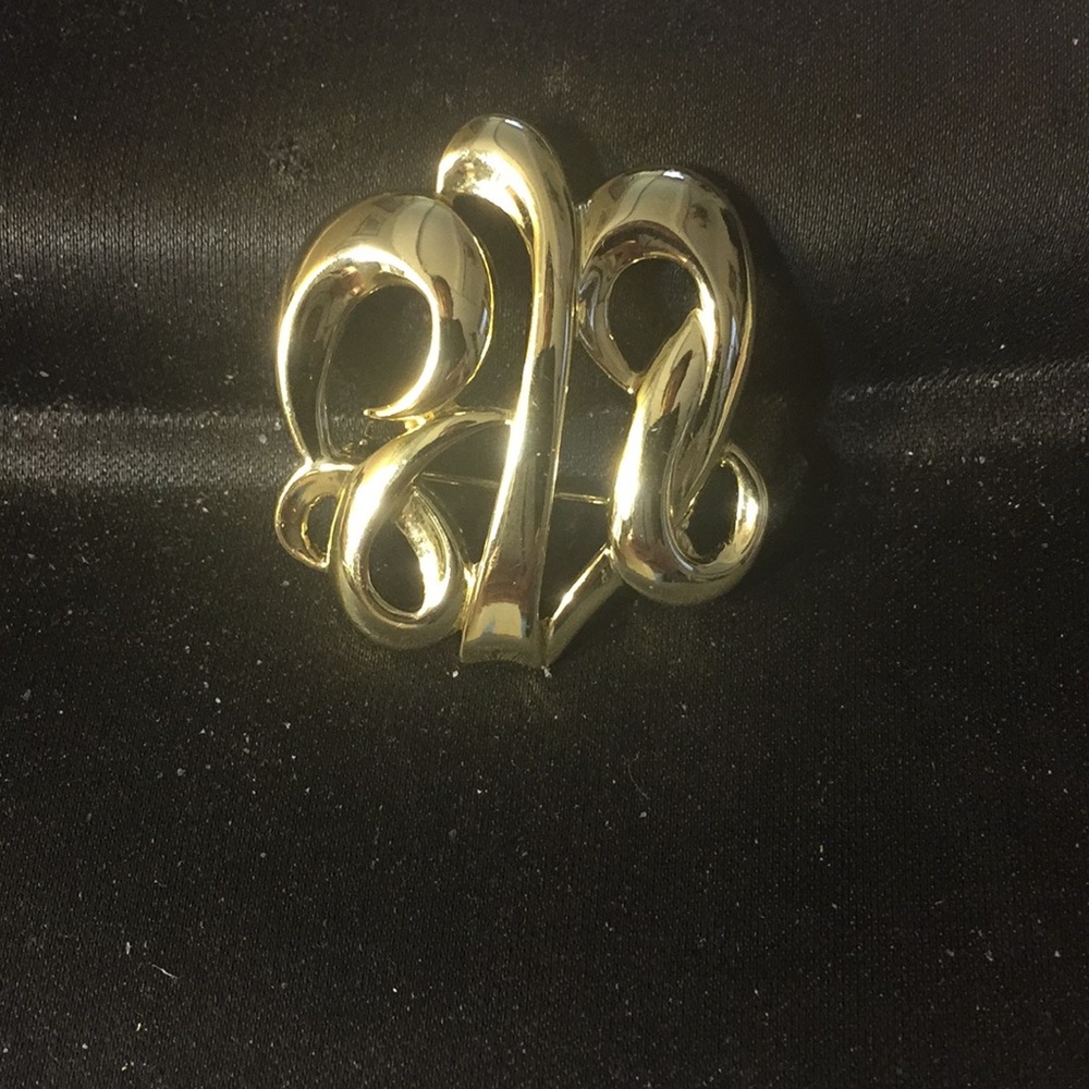 Modern fashion pin